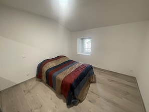 2 bedrooms, bed sheets