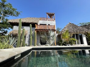 Departamento Premium | Alberca al aire libre | Alberca al aire libre 