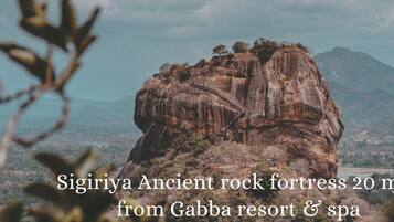 Una fortaleza de roca llamada Sigiriya, ubicada a 20 minutos del complejo turístico & spa Gabba.