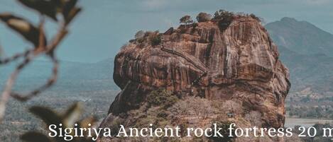 A rock fortress named Sigiriya, located 20 minutes from Gabba resort & spa.