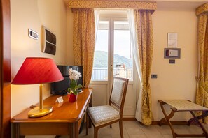 Desk, cots/infant beds, free WiFi, bed sheets - LVG Hotel Collection - Il Portico (Cannobio)