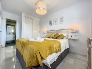 2 室のベッドルーム、アイロン / アイロン台、WiFi (無料)