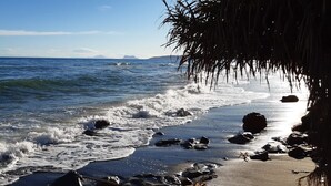 A beach with waves, rocks, and a clear sky. - Via Celere 2405 Beautiful apartment with seaview (Casares)