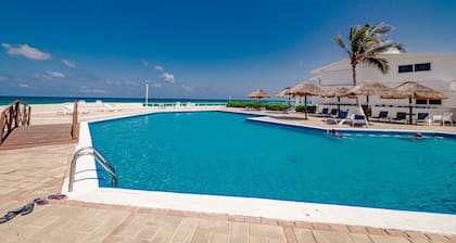 Private Pool in beach front villa • Sleeps 10 • Gated Access