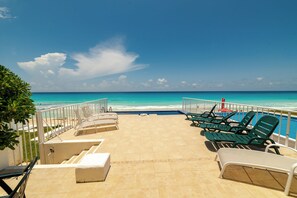 Property grounds - Private Pool in beach front villa • Sleeps 8 • Gated Access (Cancún)