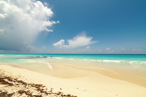 En la playa, toallas de playa
