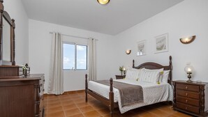 2 habitaciones, tabla de planchar con plancha y cuna de viaje 