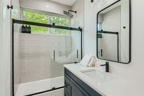 Hair dryer, towels - 7 BDRM Compound DT Austin I Clubhouse I Pools Available I SXSW Top Spots! (Austin)