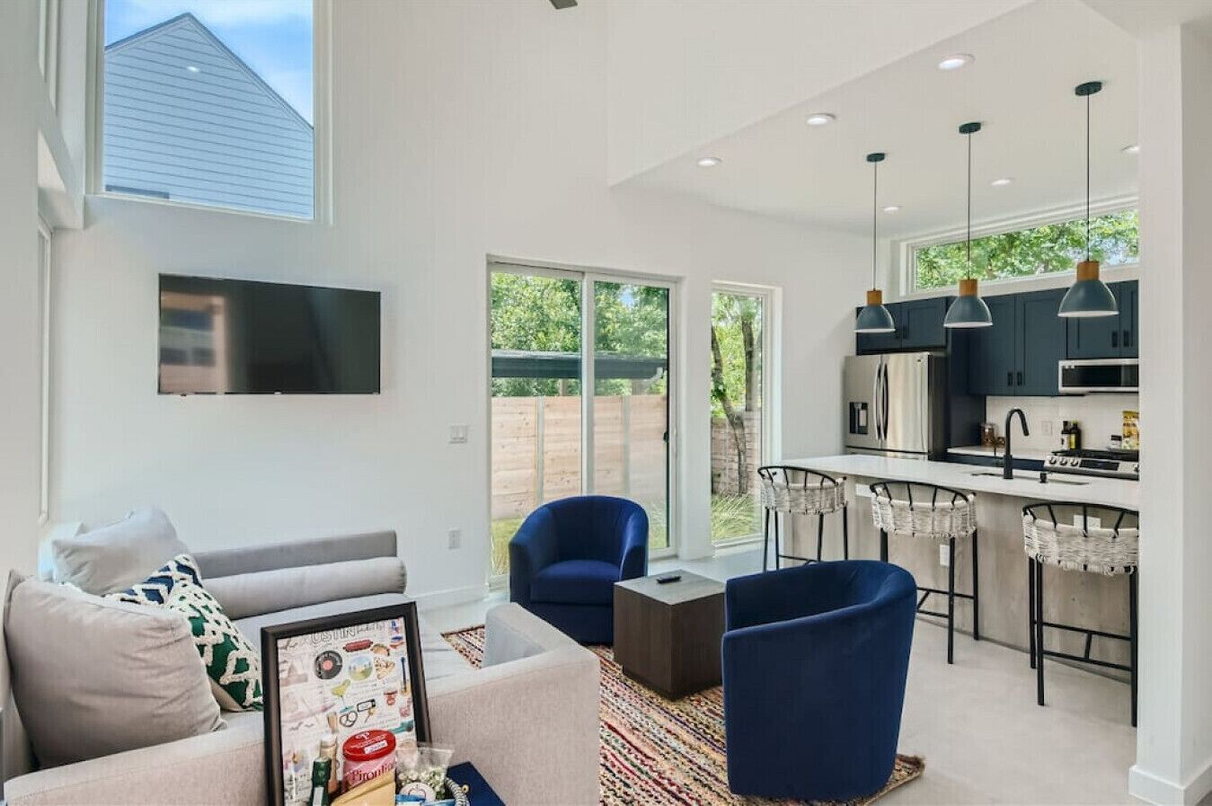 Smart TV, videojuegos, futbolito y tenis de mesa 