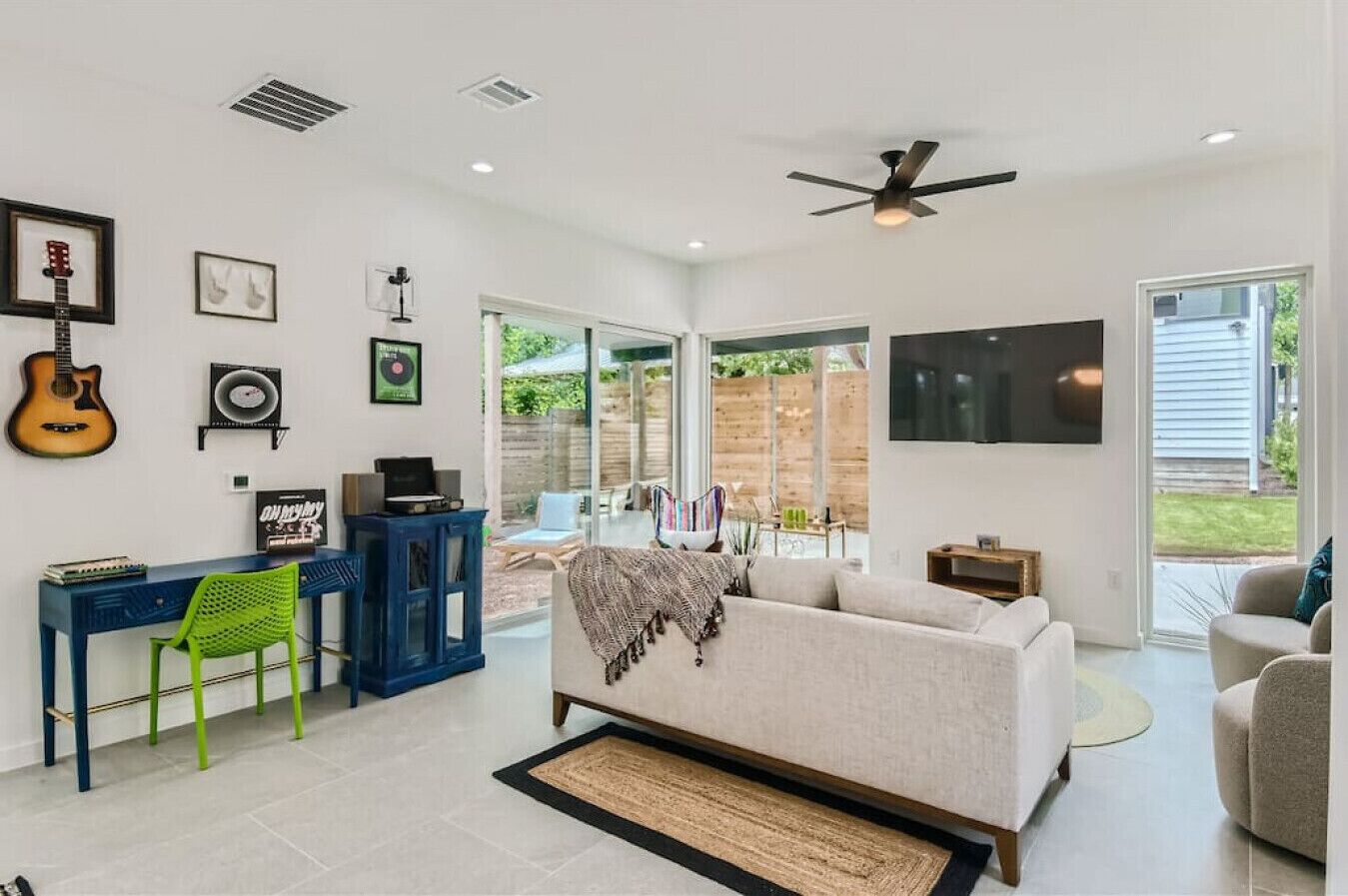 7 BDRM Compound DT Austin Sleep 18 / With Clubhouse