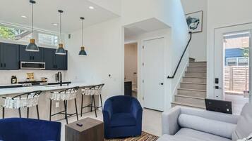 Smart TV, videojuegos, futbolito y tenis de mesa