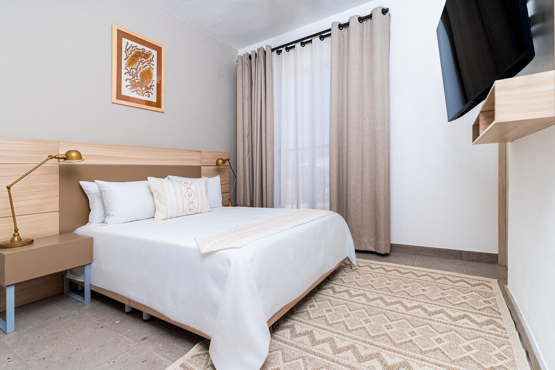 Individually furnished, laptop workspace, iron/ironing board, free WiFi