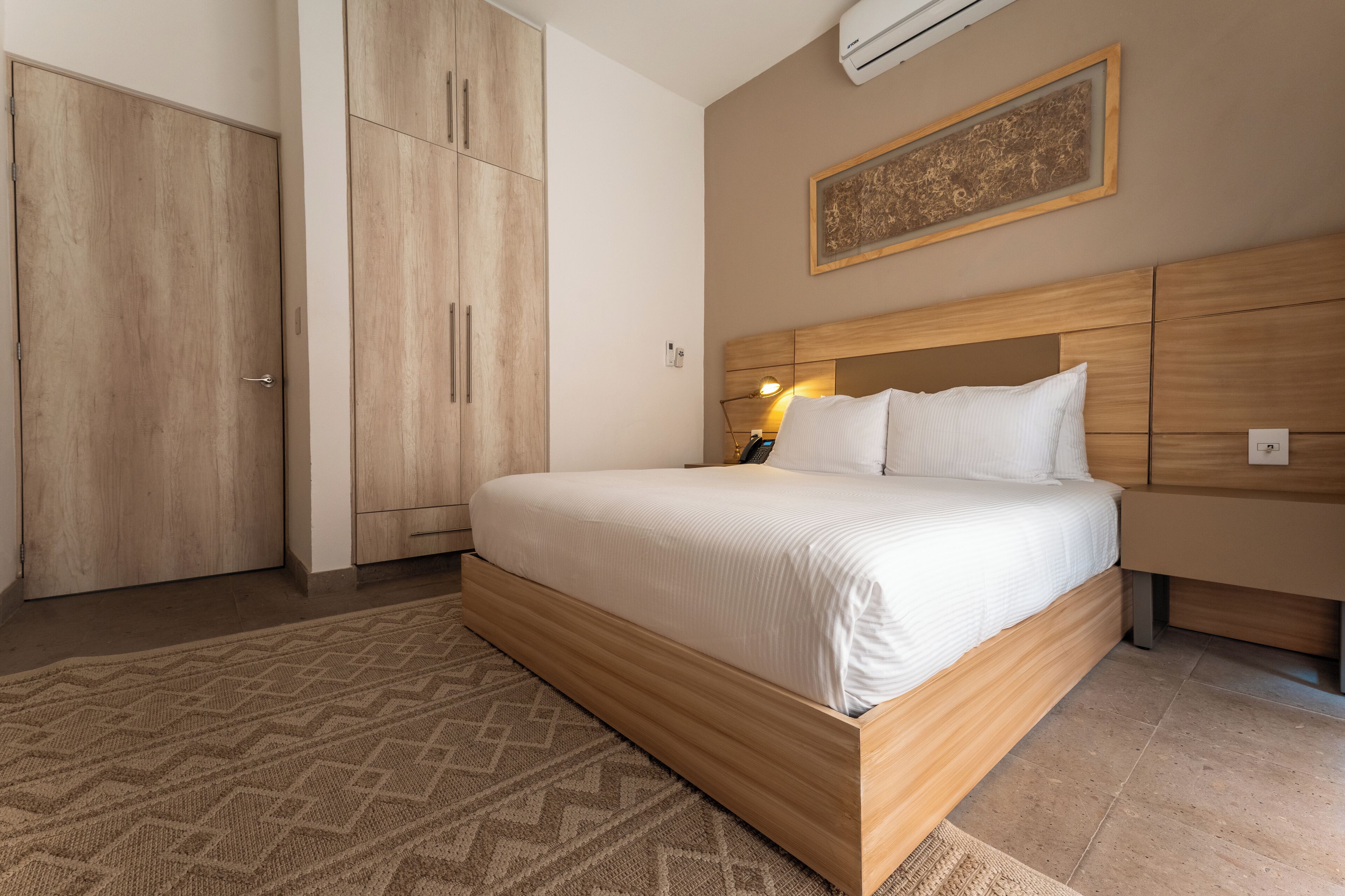 Ameublement personnalisé, espace de travail pour ordinateur portable