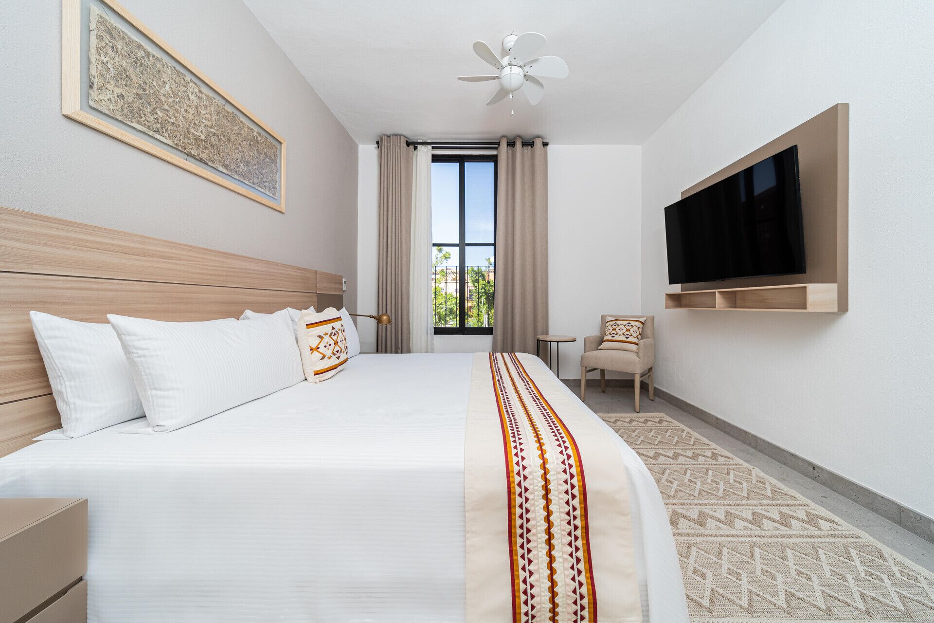 Individually furnished, laptop workspace, iron/ironing board, free WiFi