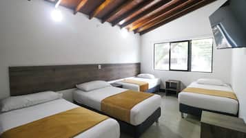 Quadrupla Standard | Tende oscuranti, ferro/asse da stiro, Wi-Fi gratuito, lenzuola