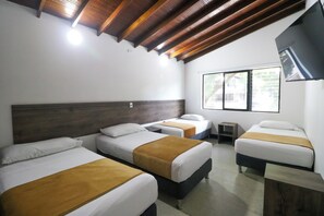 Quadrupla Standard | Tende oscuranti, ferro/asse da stiro, Wi-Fi gratuito, lenzuola