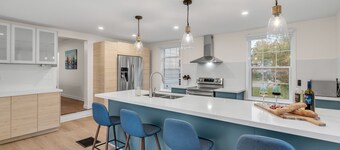 Lakeside Bliss With Breathtaking View: Villa With Direct Access To The Lake.