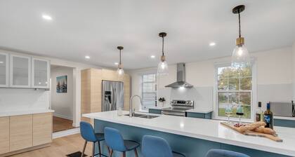 Lakeside Bliss With Breathtaking View: Villa With Direct Access To The Lake.