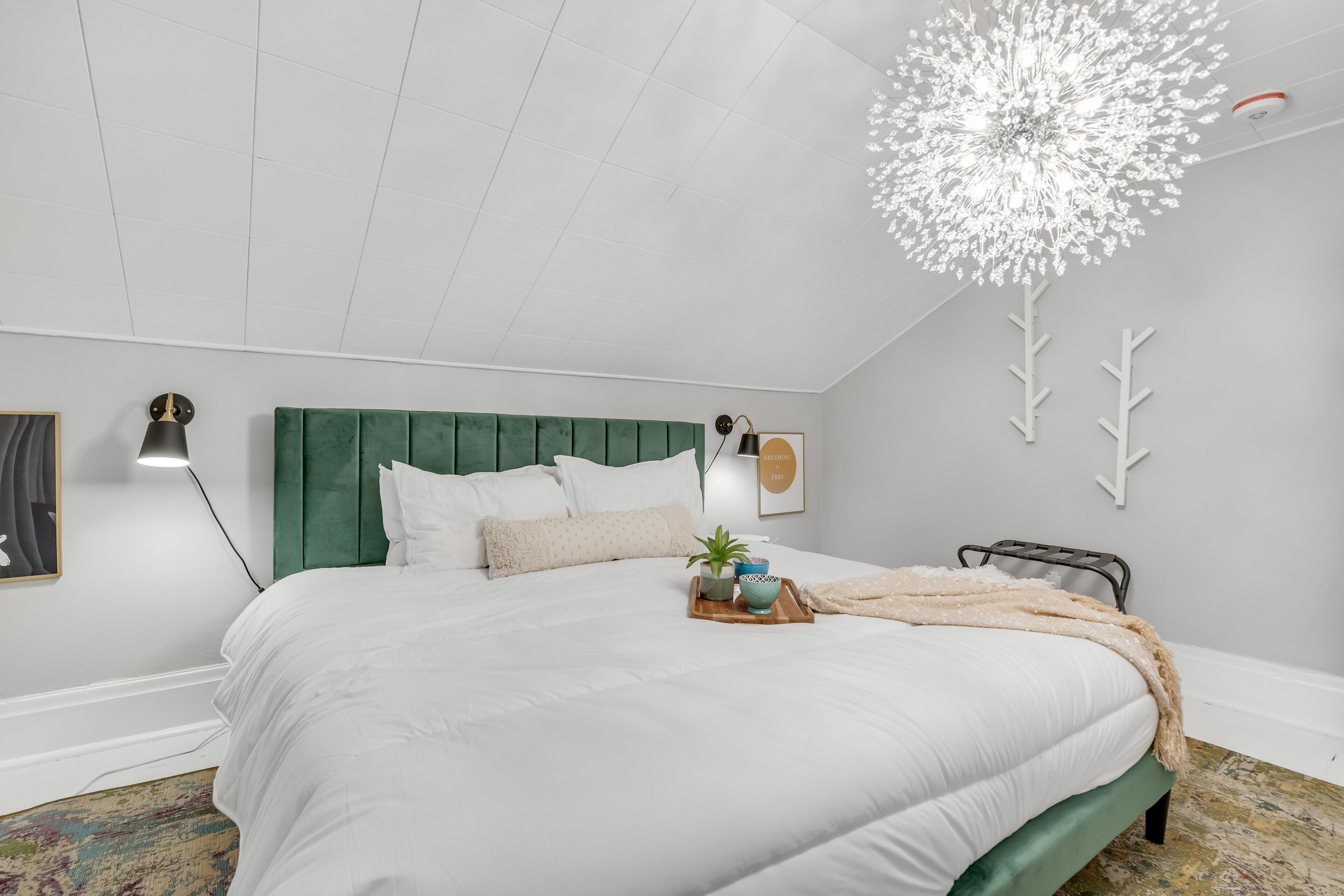 3 bedrooms, iron/ironing board, WiFi, bed sheets