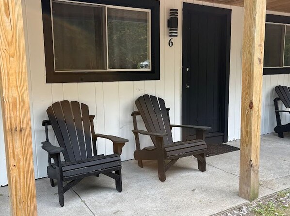 Terrace/patio - Saratoga Garden Motel - Room 6 (Saratoga Springs)