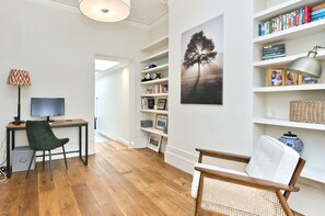 Interior - Between the Commons - Three Bedroom House, Sleeps 6 (London)