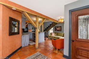 Living area - Luxury Barn with Best View in the Cuyahoga National Park. (Peninsula)