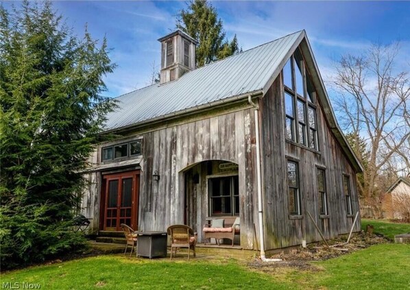 Exterior - Luxury Barn with Best View in the Cuyahoga National Park. (Peninsula)