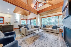 Télévision, cheminée