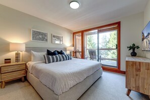 3 bedrooms, desk, iron/ironing board, WiFi