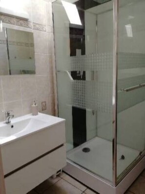 Haartrockner, Seife, Toilettenpapier