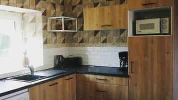 KylskÄp, mikrovÄgsugn, ugn och spishÀll