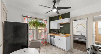 2BR in the Heart of Little Italy