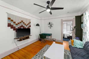 2 habitaciones, tabla de planchar con plancha, wifi y ropa de cama