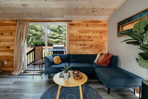 Smart TV, offices - Mural Art Cabin With Pond And Hot Tub (Narrowsburg)