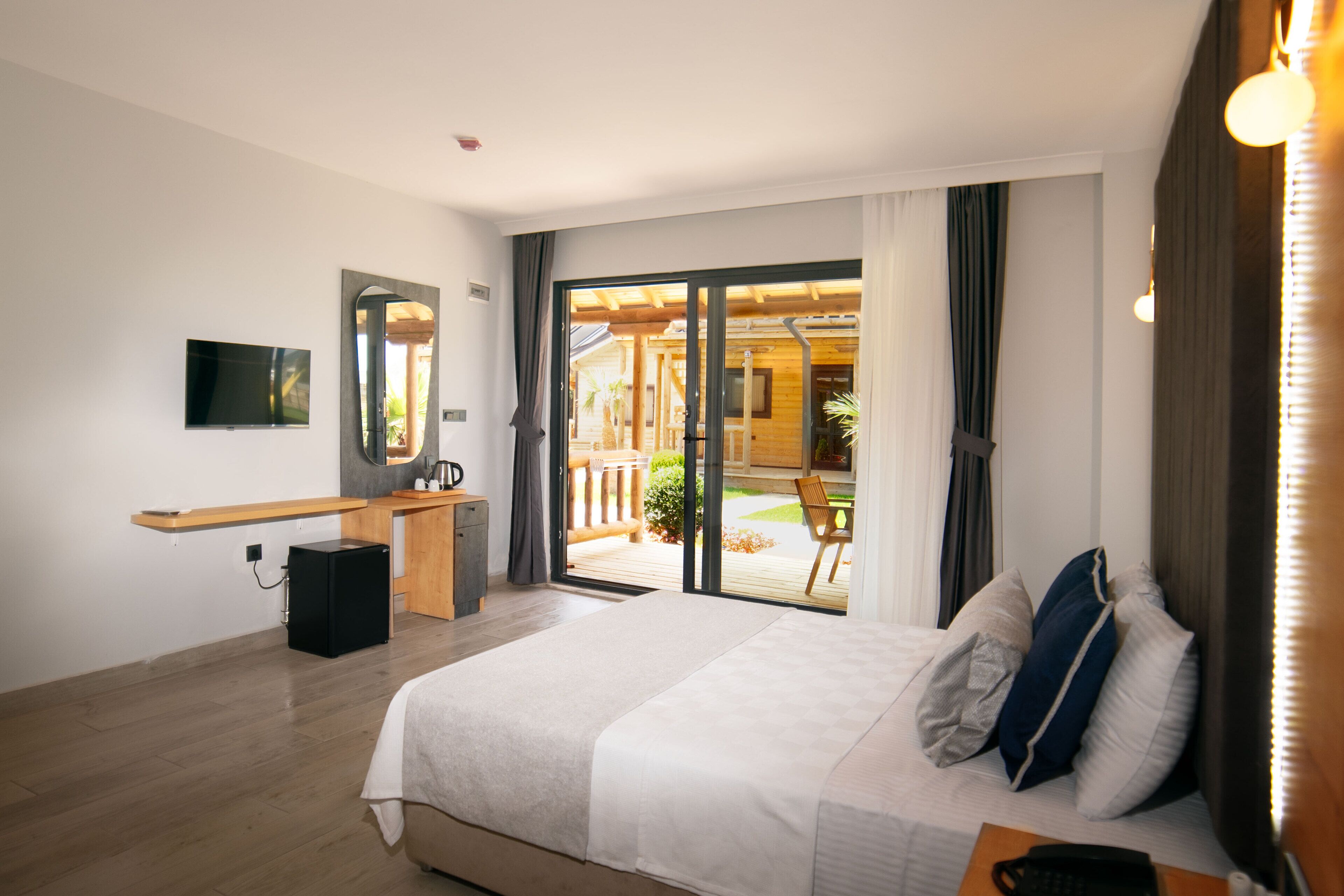 Standard Room | Premium bedding, free minibar, desk, laptop workspace