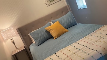 2 bedrooms, iron/ironing board, WiFi, bed sheets