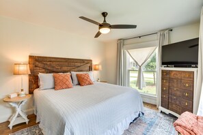 3 bedrooms, iron/ironing board, internet, bed sheets