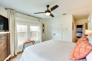 A bedroom with a bed, a ceiling fan, a dresser, and a window with curtains. - ‘Pecan Blue’ Frisco Hub: Dtwn, Dining & Stadiums! (Frisco)