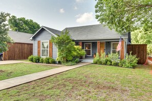 A single-story house with a front porch, a small front yard with a pathway, and a wooden fence. - ‘Pecan Blue’ Frisco Hub: Dtwn, Dining & Stadiums! (Frisco)