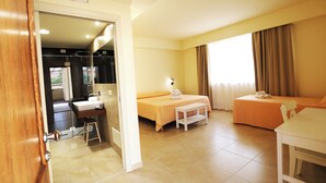 A hotel room with a bed, a desk, a chair, and a small table. - Verdello Home Savoca (Savoca)