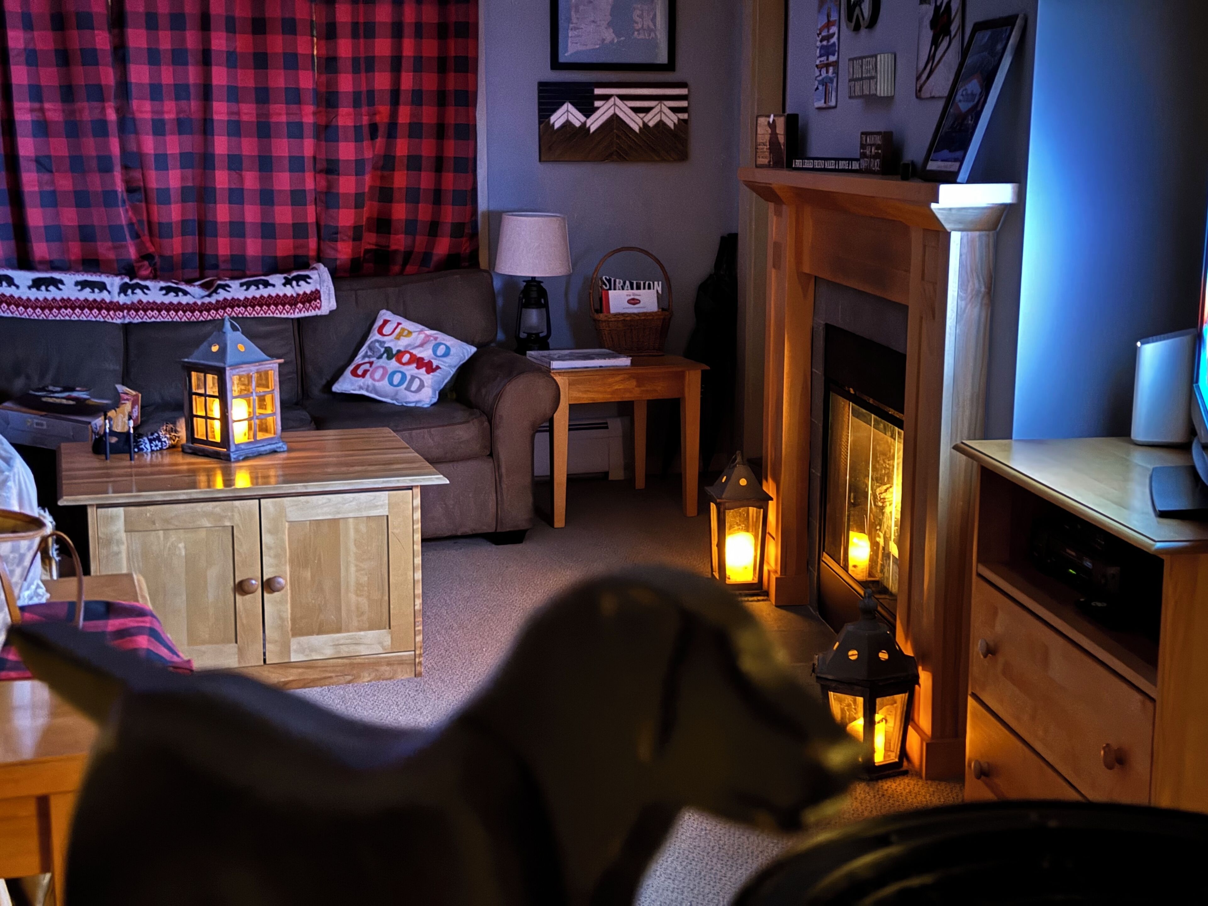 Smart TV, fireplace, DVD player