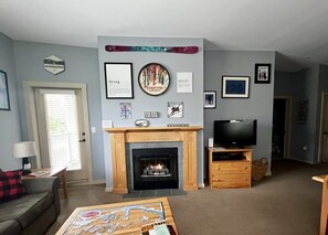 Smart TV, fireplace, DVD player