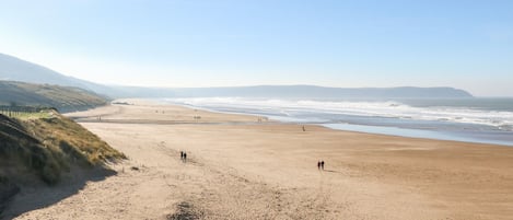 Una playa cerca