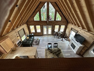 Buckingham cabin#2 @ the Lake minutes from New River Gorge National Park Hot tub