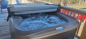 Outdoor spa tub - Buckingham cabin#2 @ the Lake minutes from New River Gorge National Park Hot tub (Mount Nebo)