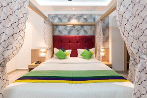 Habitación Premium | Caja fuerte, escritorio, tabla de planchar con plancha y ropa de cama