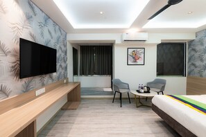 Deluxe Room | In-room safe, desk, iron/ironing board, bed sheets - Treebo Cocostay, Hadapsar (Pune)