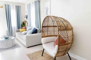 Smart TV - CasaLamar Beachside Retreat (Oceanpointe Development Pointe)