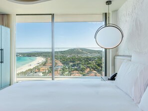 Minibar, in-room safe, free WiFi, bed sheets - Swissôtel Resort And Spa Cesme (Cesme)