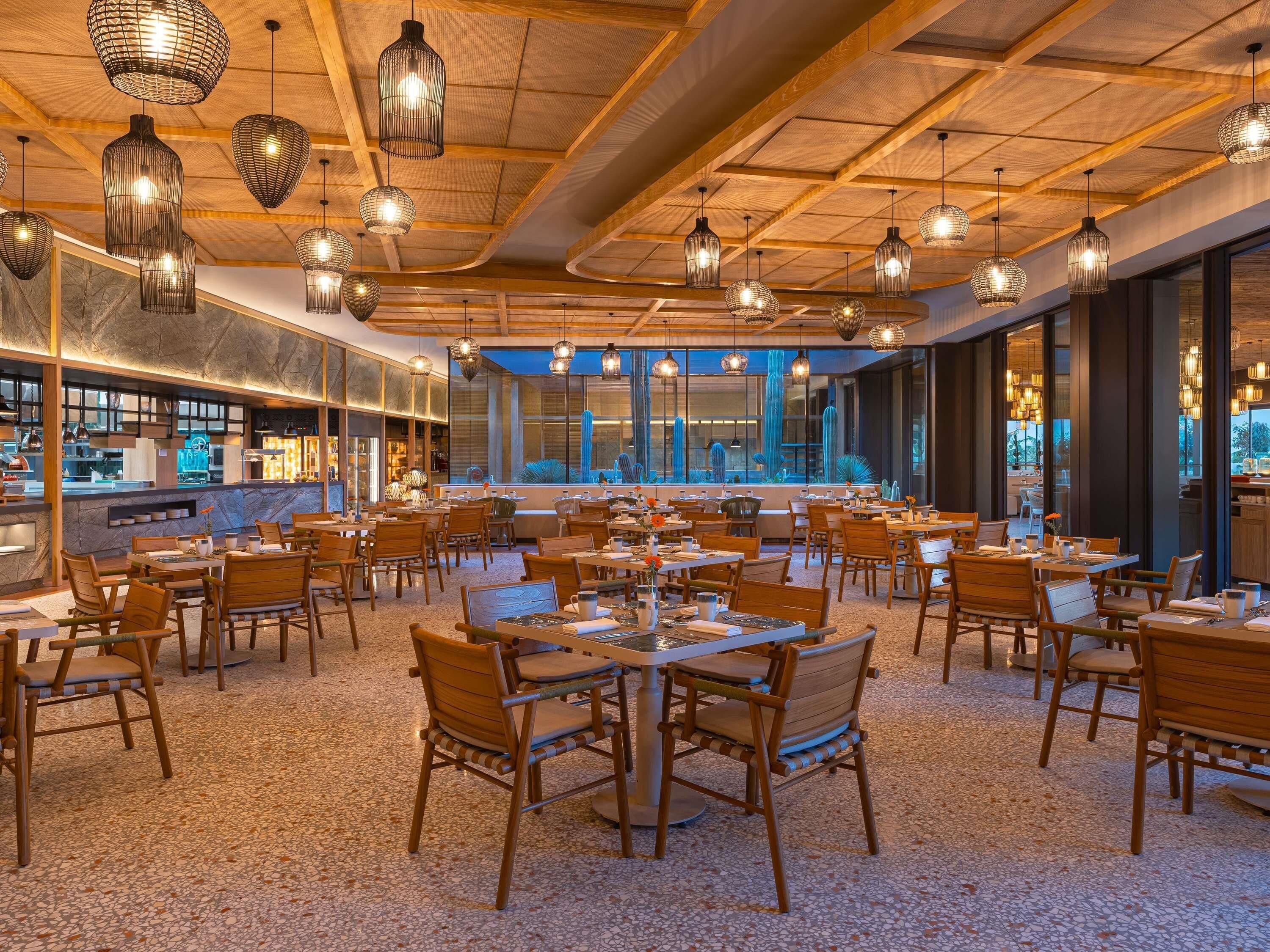 Buffet breakfast for a fee on weekdays